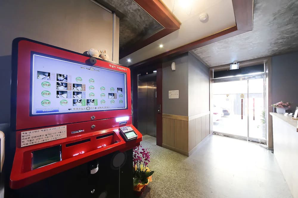 Check-in/check-out kiosk