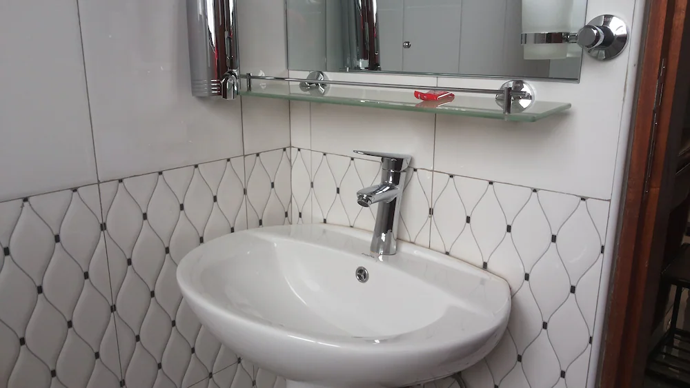 Bathroom sink