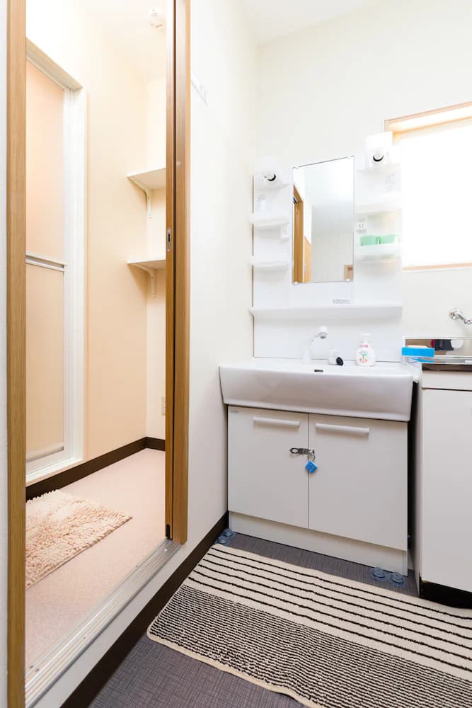 Bathroom sink