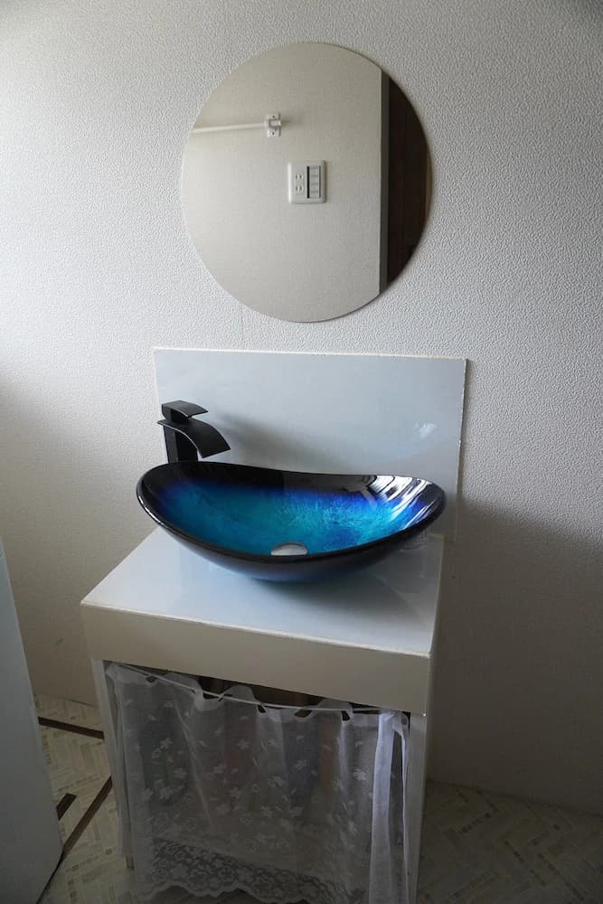 Bathroom sink