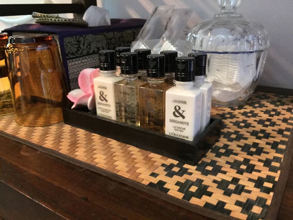 Bathroom amenities