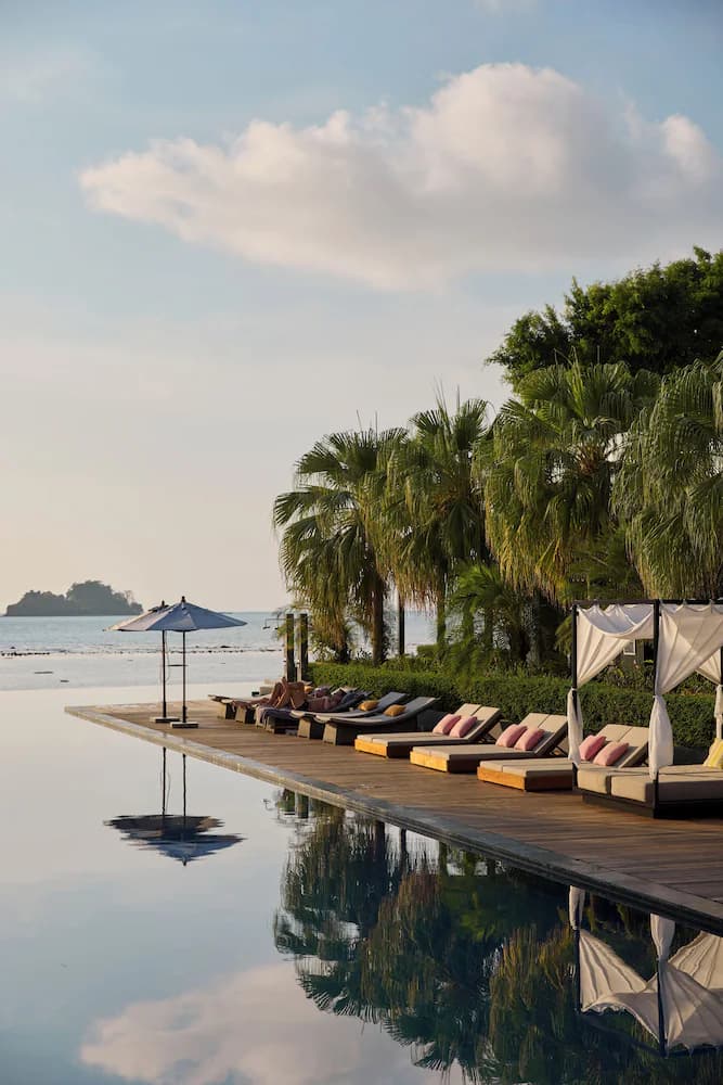 Infinity pool