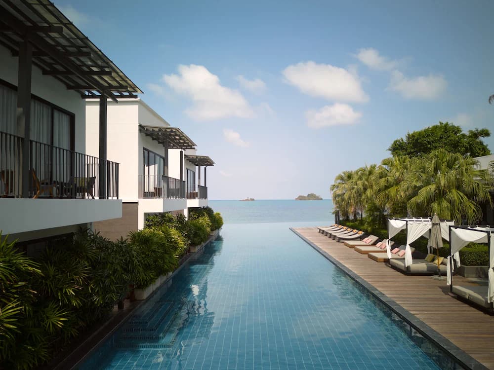 Infinity pool