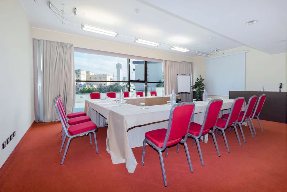 Meeting facility
