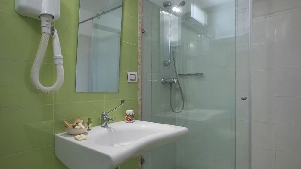 Bathroom amenities