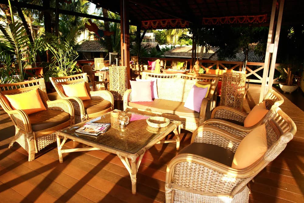 Lobby lounge