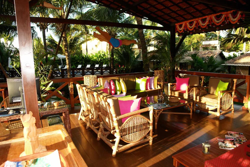 Lobby lounge
