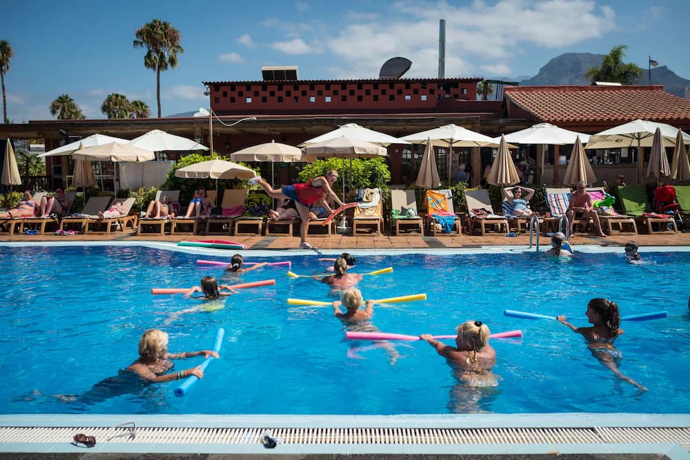 Exercise/lap pool