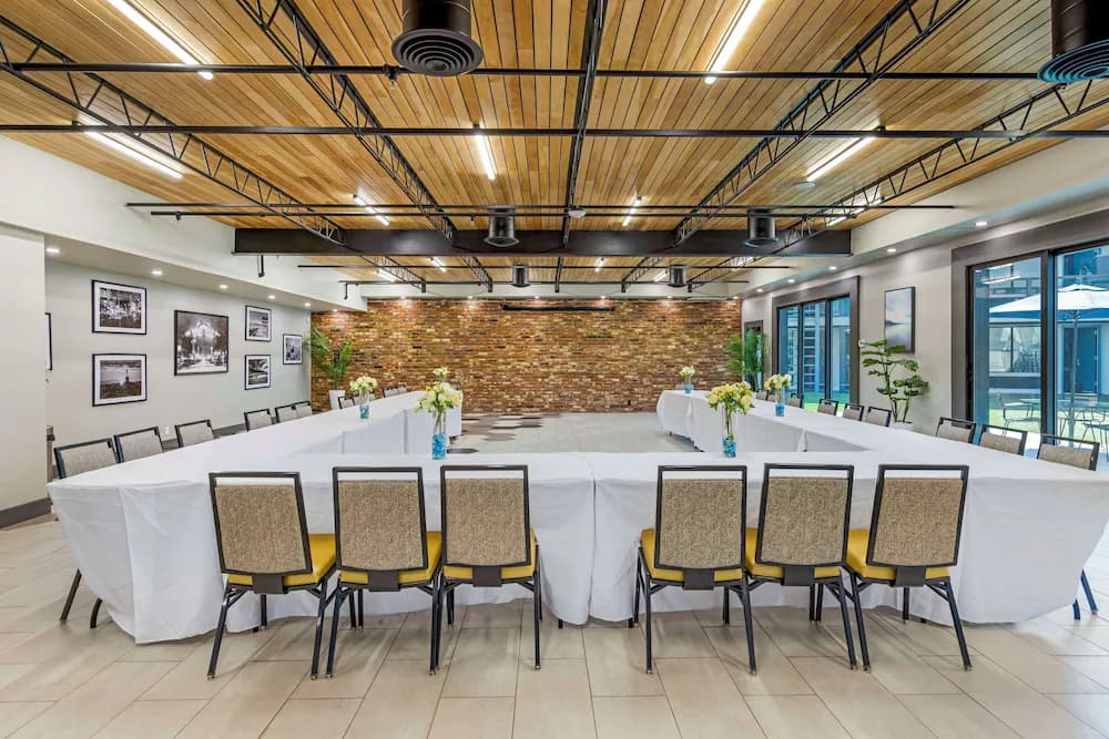 Meeting facility