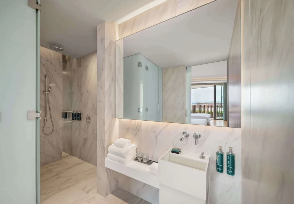 Bathroom shower