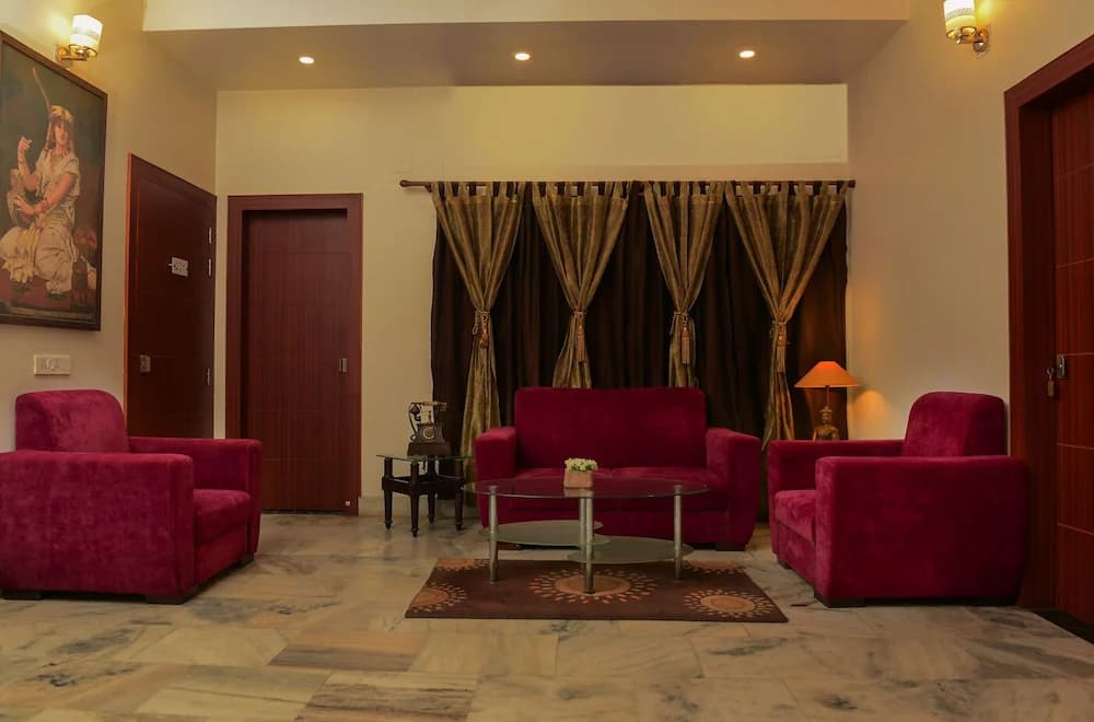 Lobby lounge