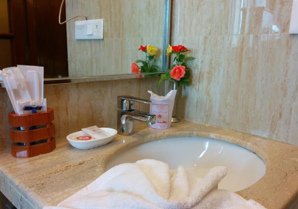 Bathroom sink