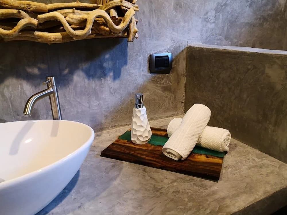 Bathroom sink