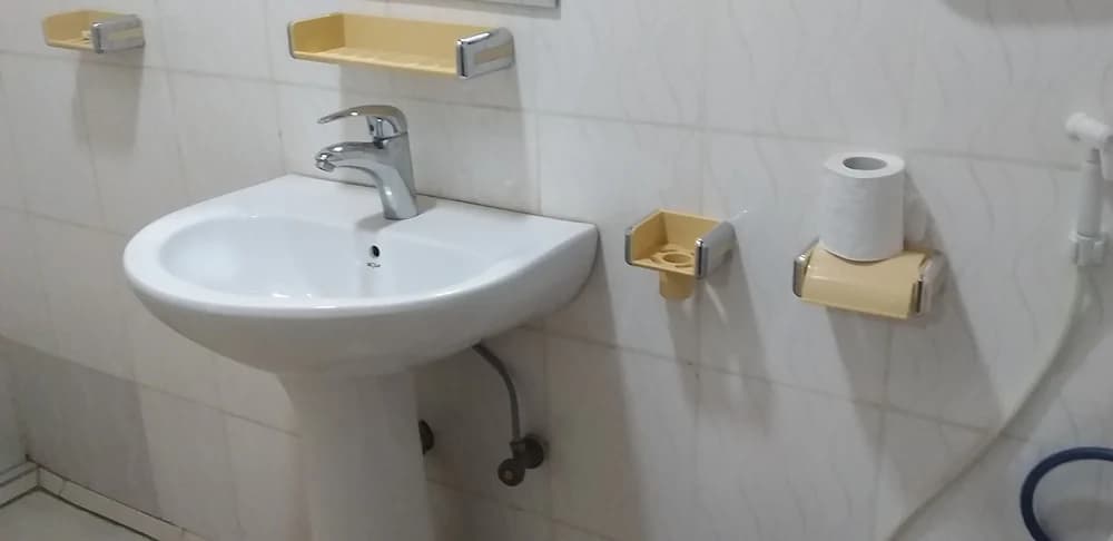Bathroom sink