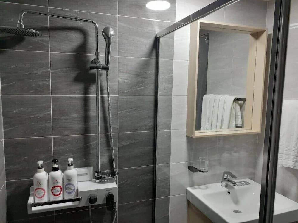 Bathroom shower