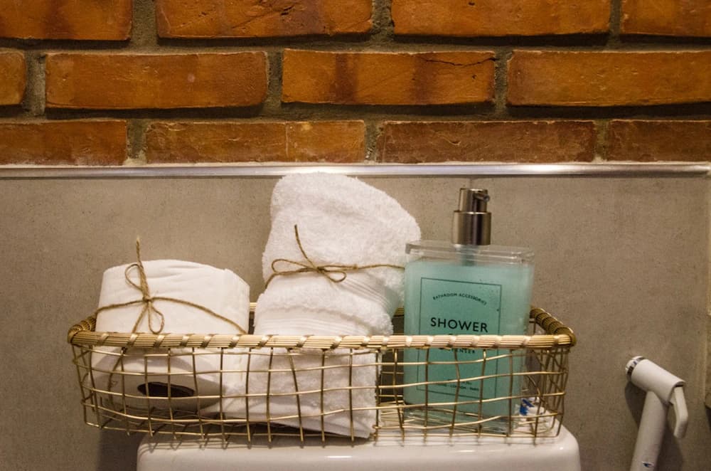 Bathroom amenities