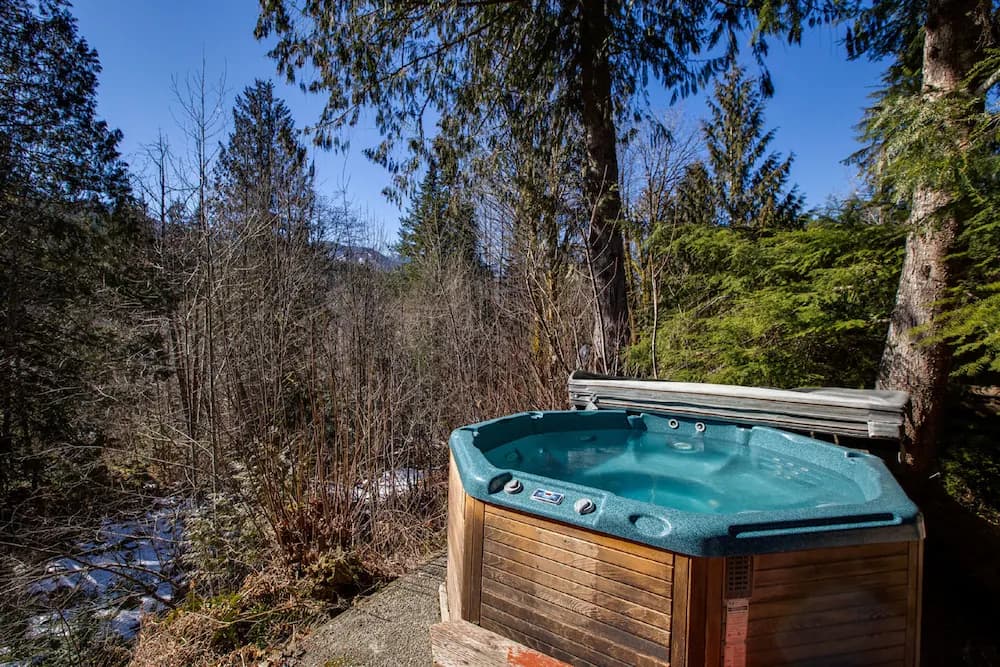 Private spa tub