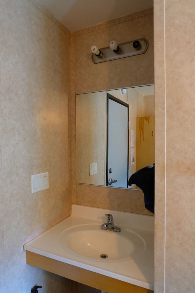 Bathroom sink