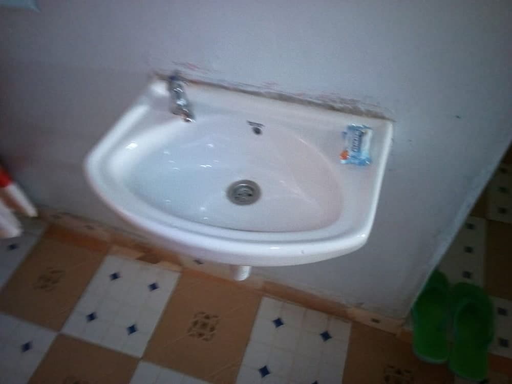 Bathroom sink