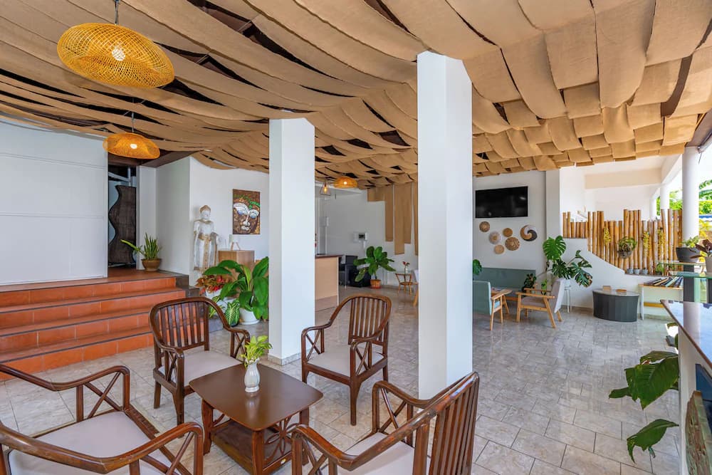 Lobby lounge