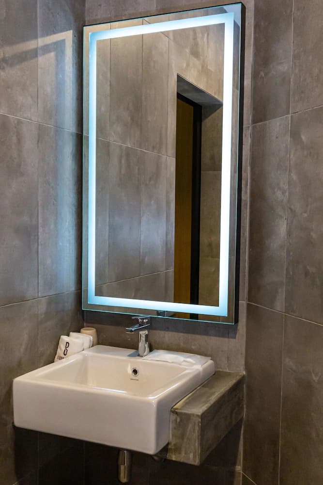 Bathroom sink