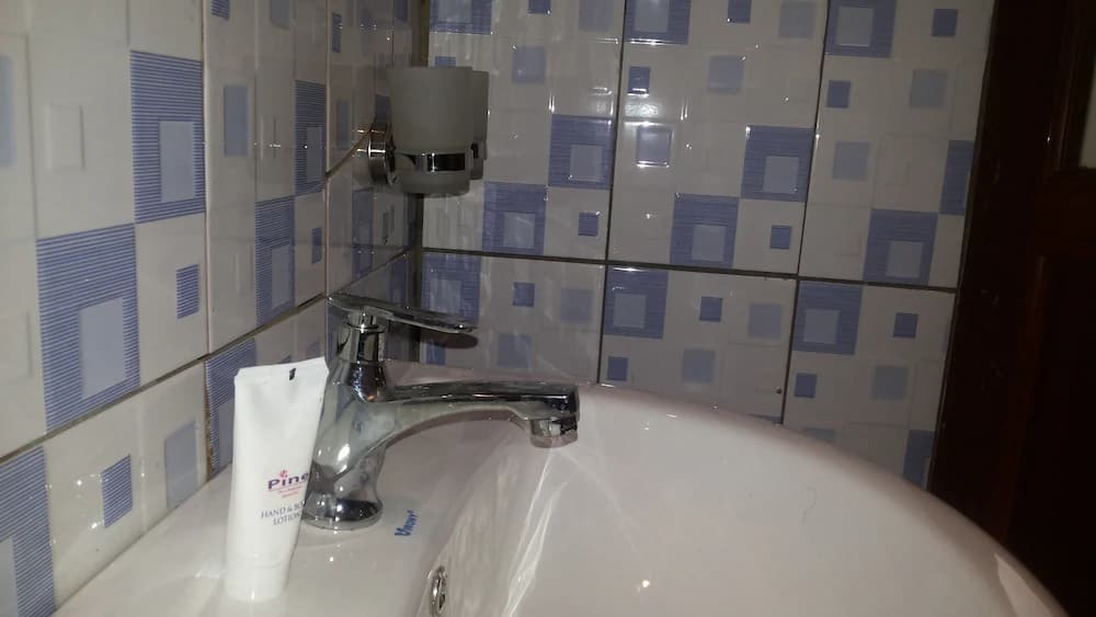 Bathroom amenities