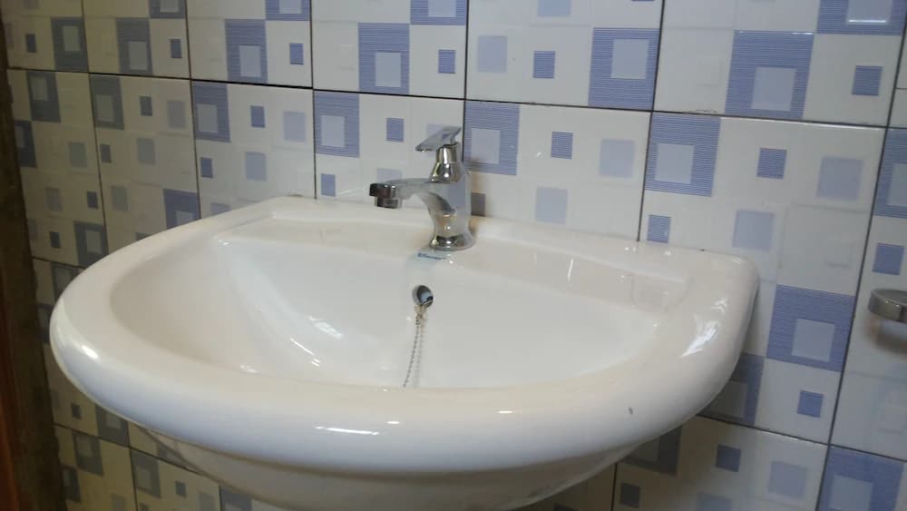 Bathroom sink