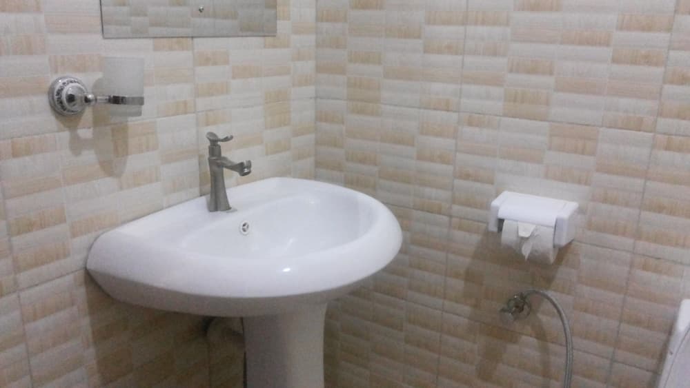 Bathroom sink