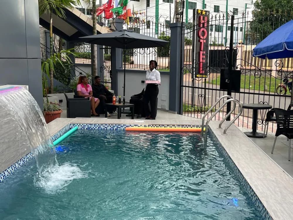 Pool waterfall