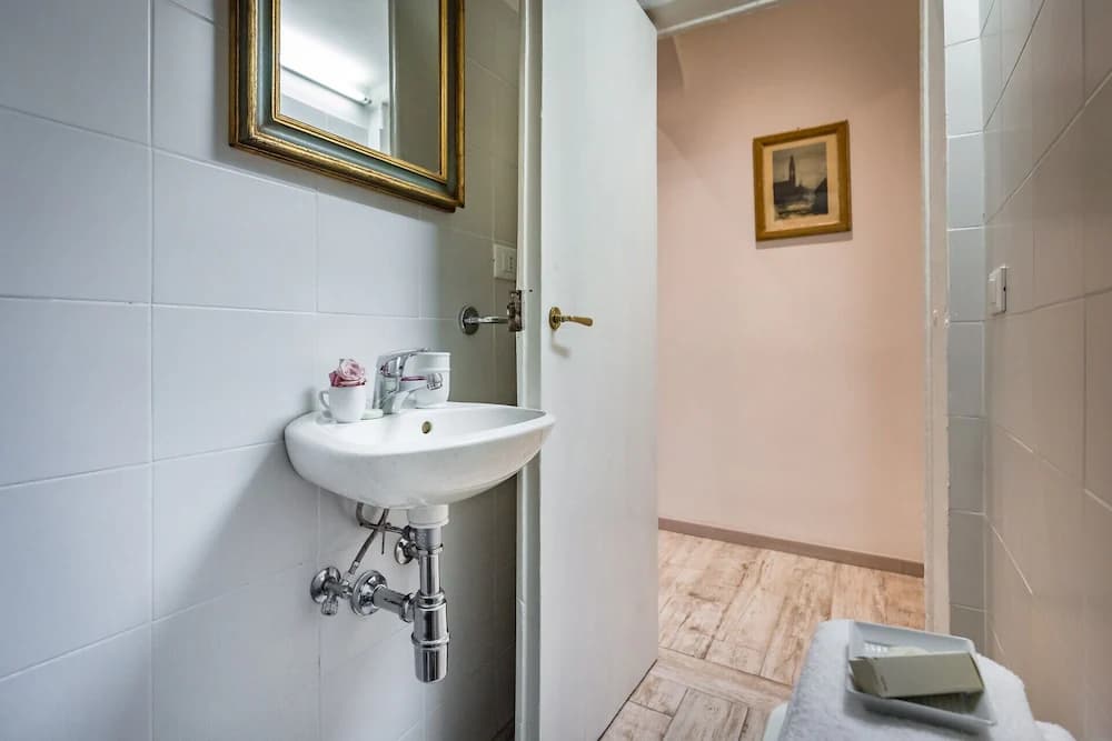 Bathroom sink