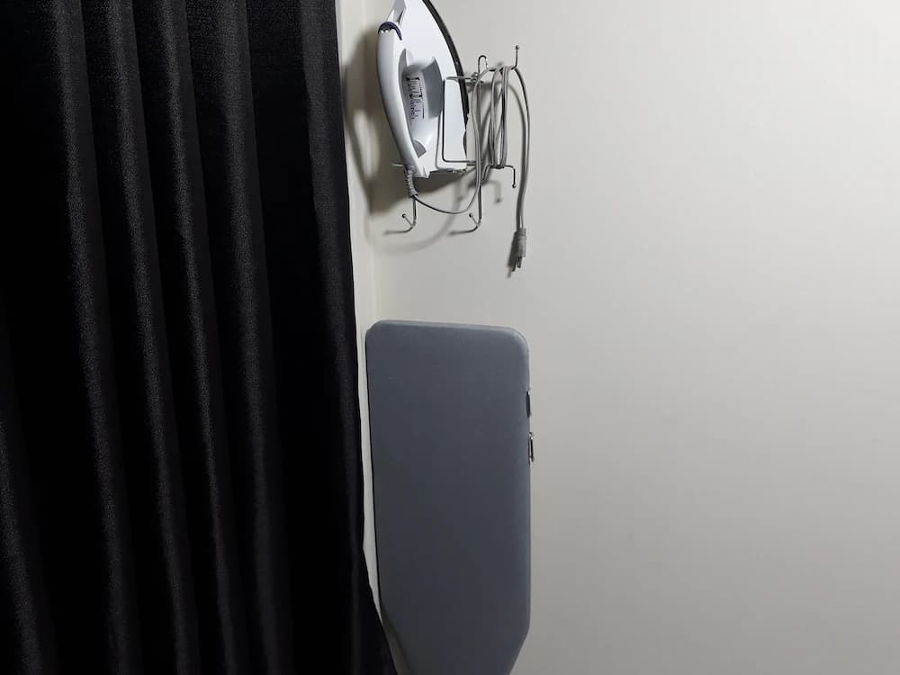 Iron/ironing board