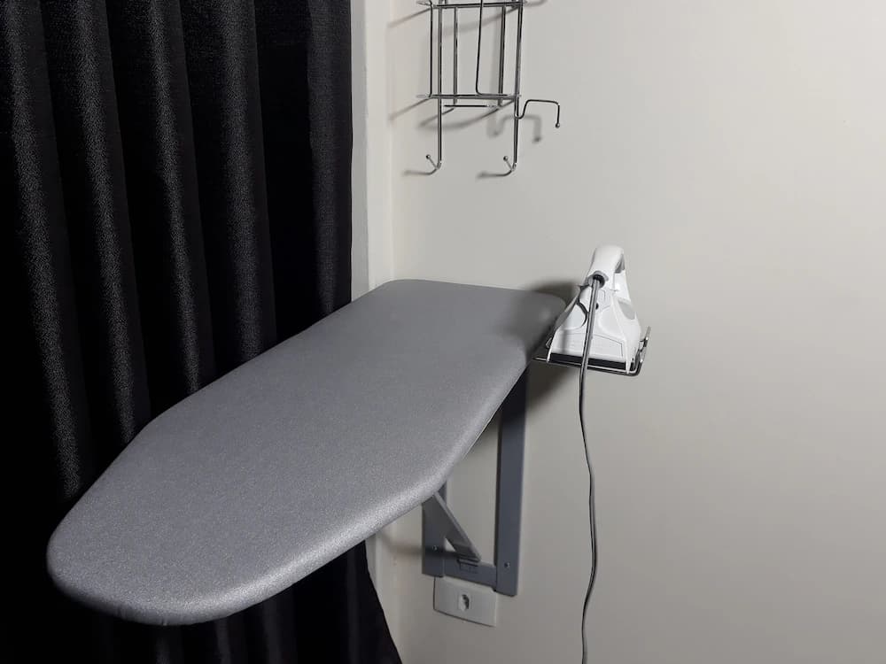 Iron/ironing board