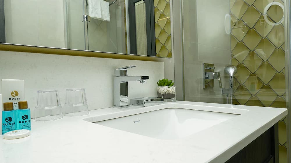 Bathroom sink