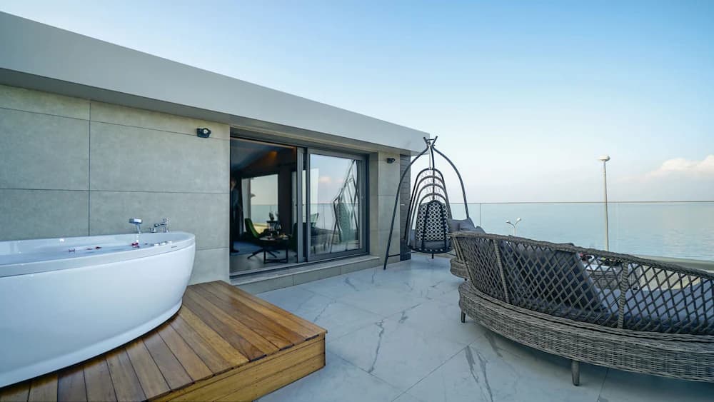 Private spa tub