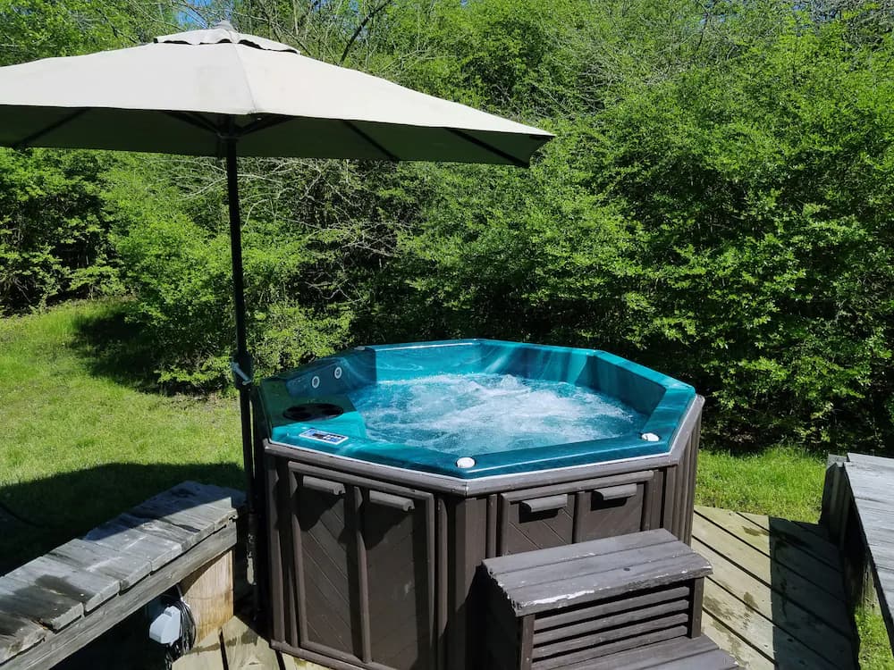 Outdoor spa tub