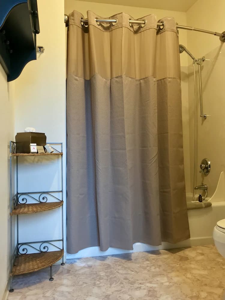 Bathroom amenities