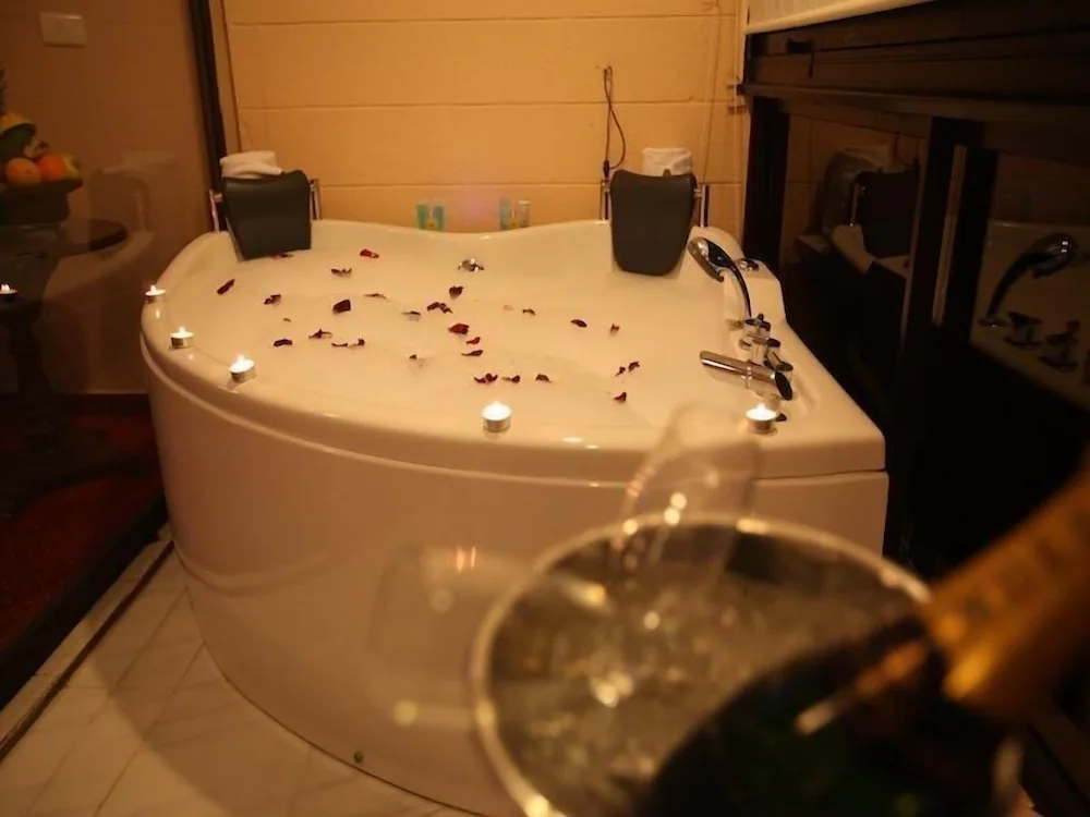 Jetted tub