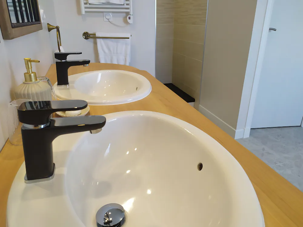 Bathroom sink