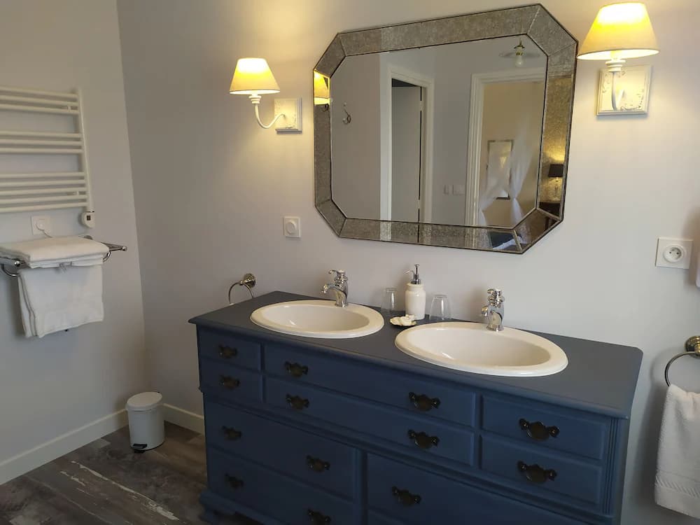 Bathroom sink