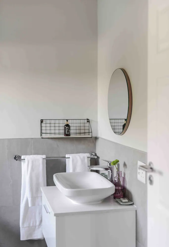 Bathroom sink