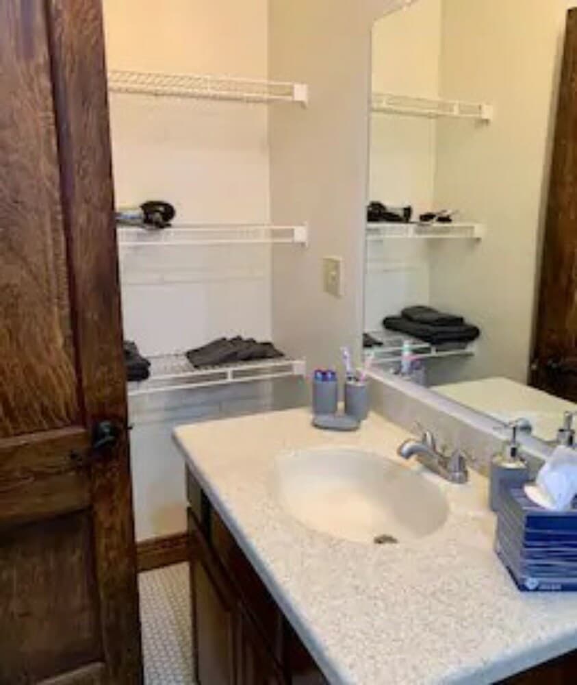 Bathroom sink