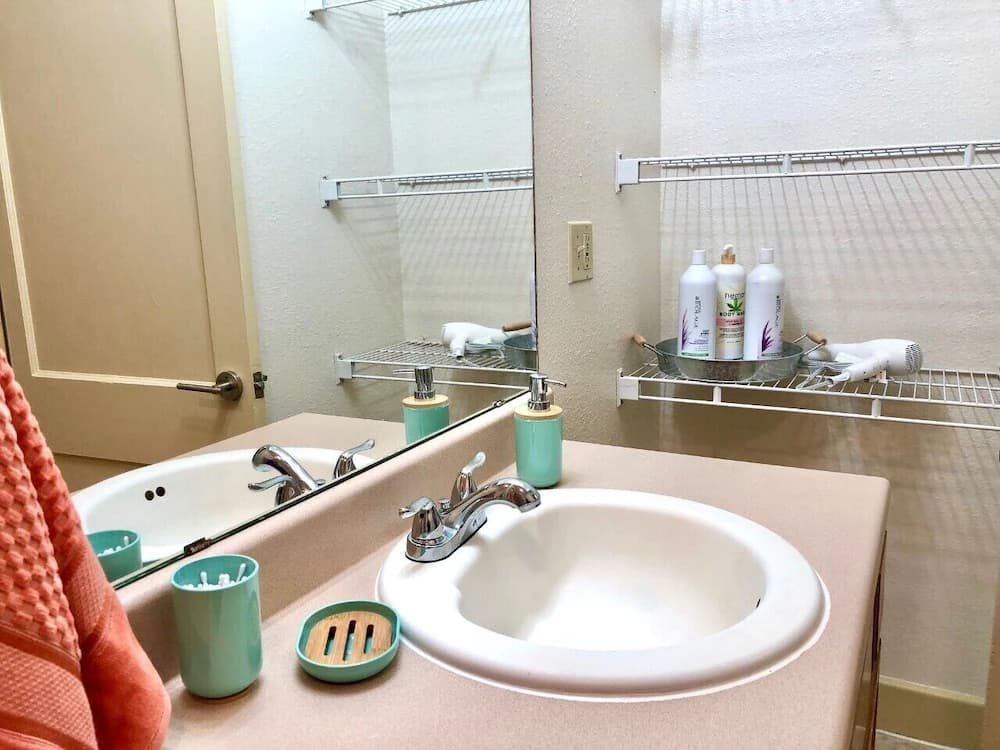 Bathroom sink