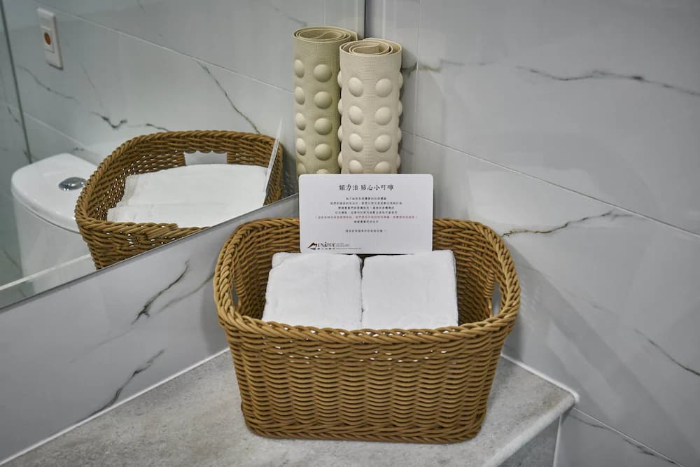 Bathroom amenities