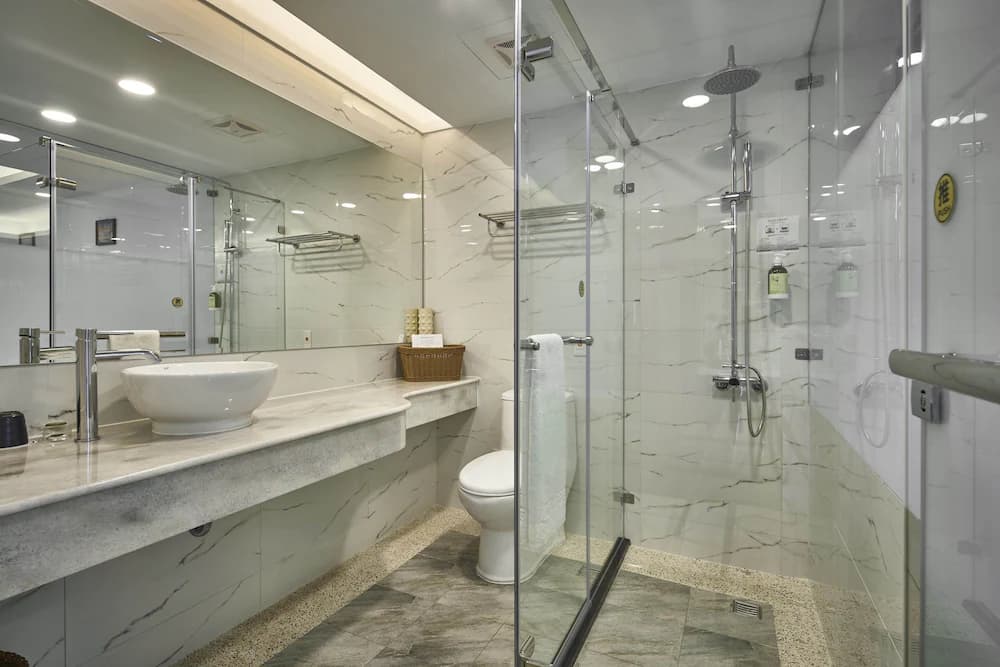Bathroom shower