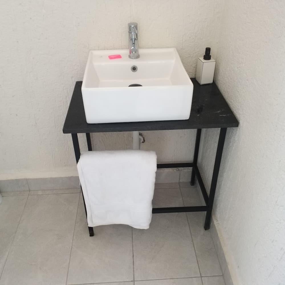 Bathroom sink