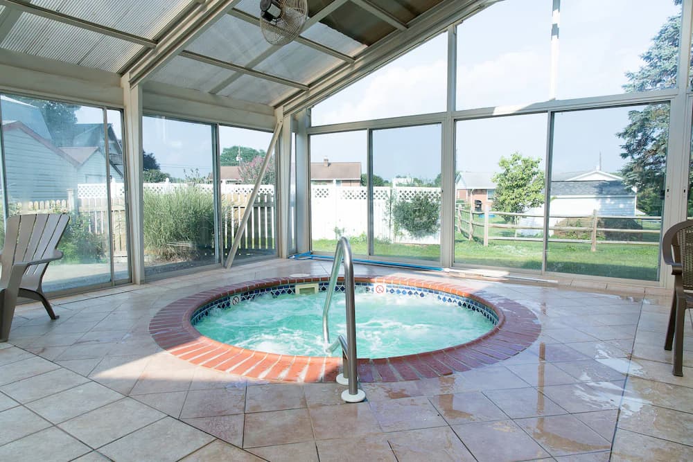 Indoor spa tub
