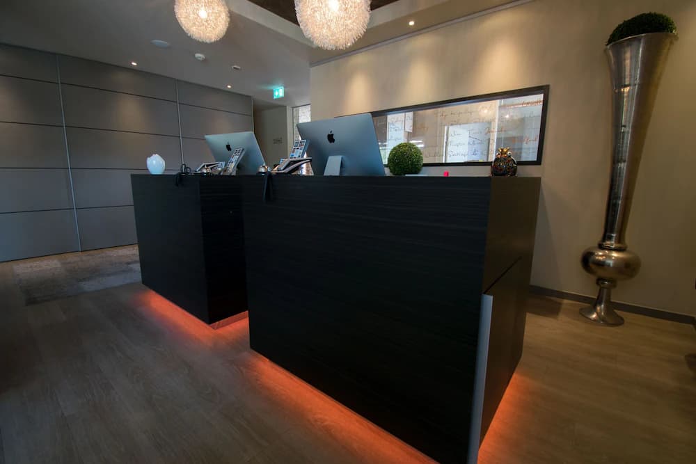Lobby lounge