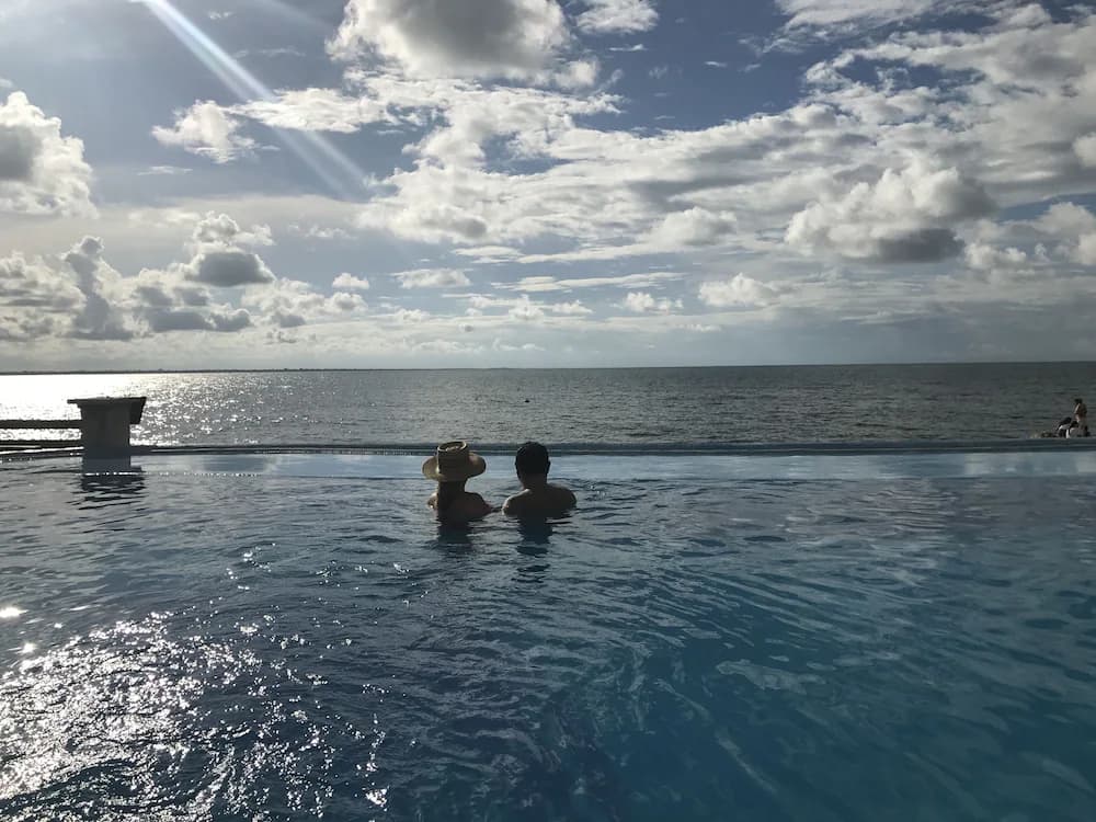 Infinity pool