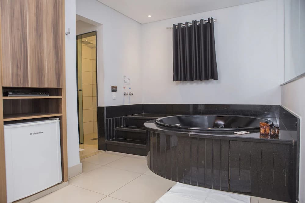 Private spa tub