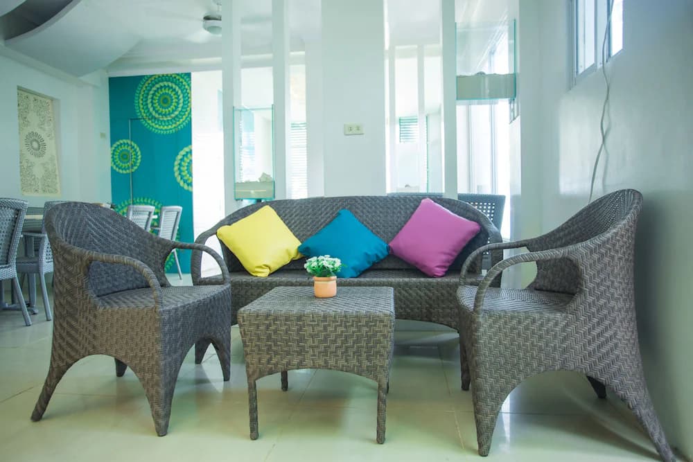 Lobby lounge